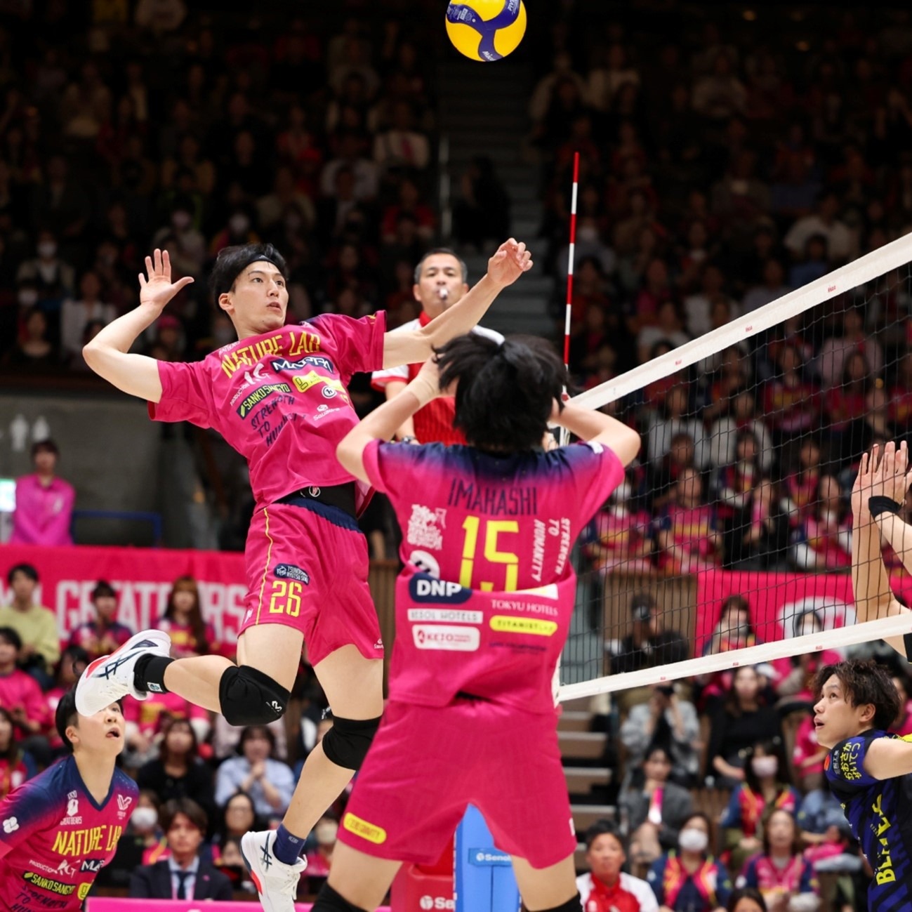 杀入畅销榜TOP 1，新作未出被发行争抢，这家小团队跑通一条另类赛道